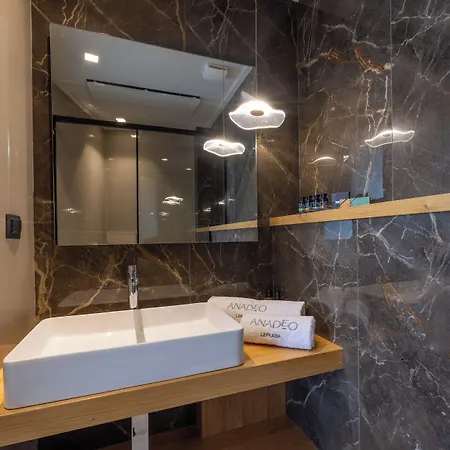 Anadeo & ホテル *