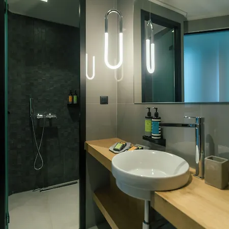 Anadeo & Hotel Exanthia